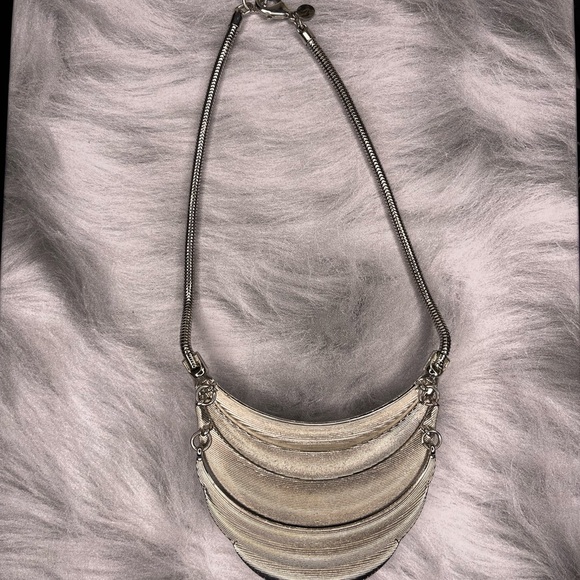 Elegant Vintage Silver and Black Necklace - Picture 3 of 3